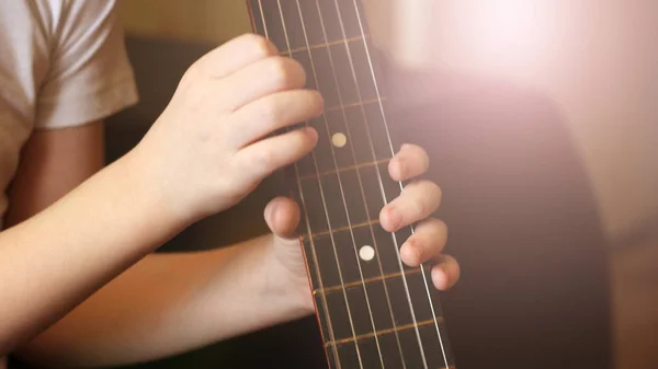 Dětské Ruce Kytara Tak Blízko Hudební Trénink — Stock fotografie