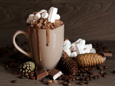 Bu kadar yakın bir bardakta kremalı sıcak çikolata