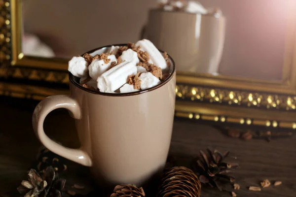 Heiße Schokolade Mit Marshmallow Einer Tasse Nah — Stockfoto