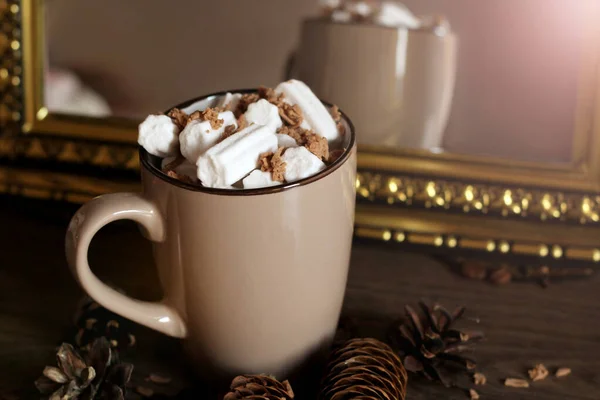 Chocolat Chaud Avec Guimauve Dans Une Tasse Proche — Photo