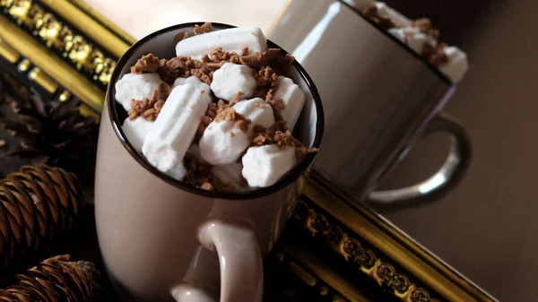 Cokelat Panas Dengan Marshmallow Dalam Cangkir Begitu Dekat — Stok Foto