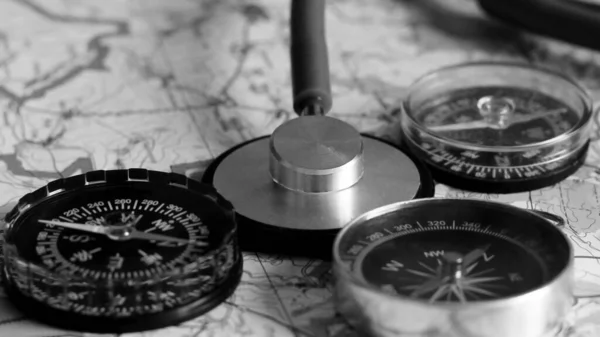 Stetoskop Och Kompass Karta Nära — Stockfoto