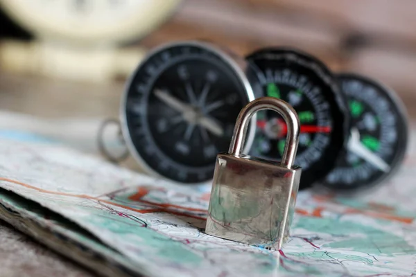 Metal Closed Lock Compass Map Travel Ban — Stock Photo, Image