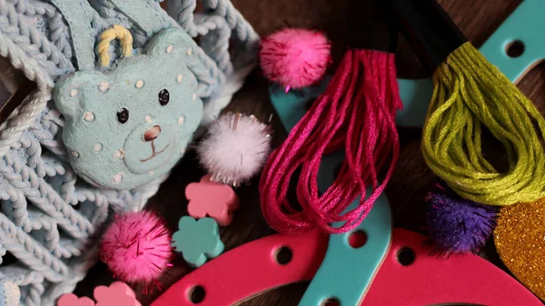 Conjunto Infantil Para Criatividade Feito Mão Desenvolvimento Pensamento Fundo Madeira — Fotografia de Stock