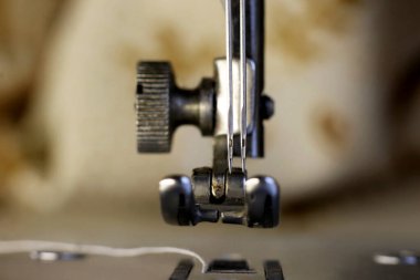 Dikiş makinesi iğnesi çok yakın, makro nesne