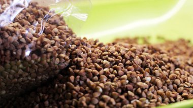 Kuru karabuğday çok yakın, yiyecek.