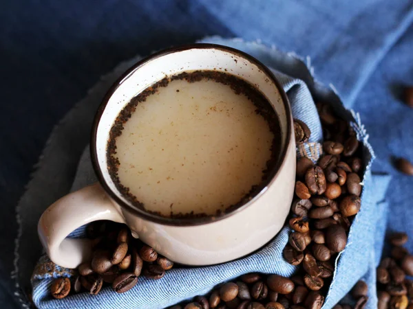 Taza Café Caliente Sobre Fondo Azul Vaqueros — Foto de Stock