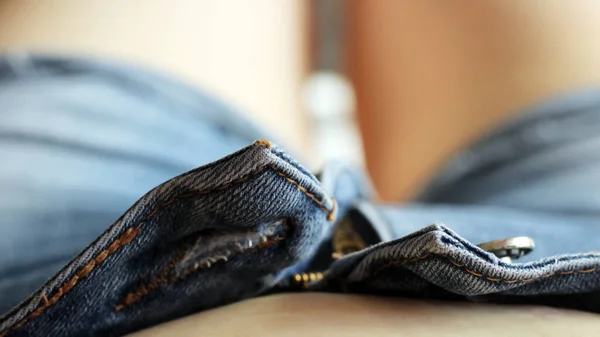 Detalhe Zíper Jeans Azuis Macro Com Profundidade Campo Extremamente Rasa — Fotografia de Stock