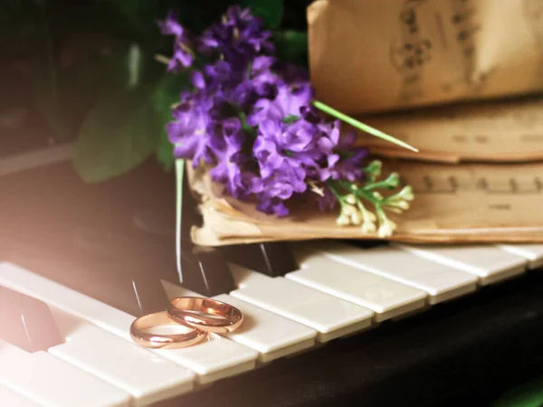 Anillos Boda Piano — Foto de Stock