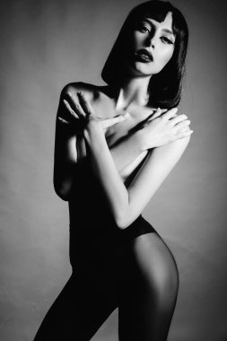 seksi siyah giysili kadın 