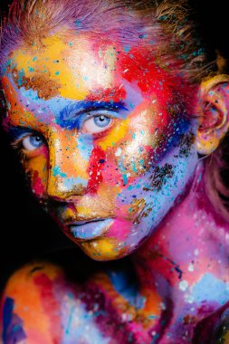 renkli boya kadınla