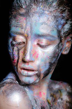 renkli boya brushstroken kadınla 