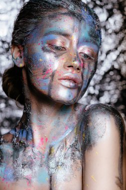 renkli boya brushstroken kadınla 