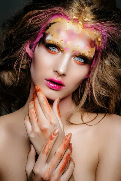 Žena s jasným make-upem — Stock fotografie