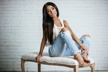 genç güzel kız kot pantolon