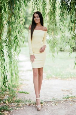 esmer kadın yaz Park 