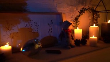 Yeni yıl ağacı ışıkları, Noel iç arka plan ile dekore edilmiştir.