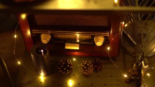 Nieuwe Jaar Boom Versierd Met Lichten Kerstmis Interieur Achtergrond — Stockvideo