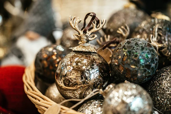 Vánoční Ozdoby Vánoční Stromeček Detailní Záběr Jasné Koule Vánoční Stromeček — Stock fotografie
