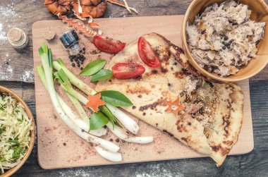  Et ile doldurulmuş krep rulo.