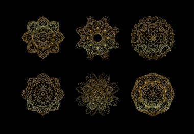 Siyah zemin üzerine altın dairesel süsleme