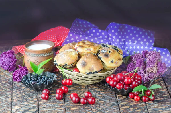 Homemade cherry muffin — Stock Photo, Image