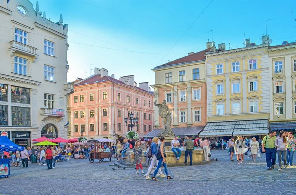 Lviv, Ukrayna - 16 Temmuz 2017: Lviv şehir manzarası