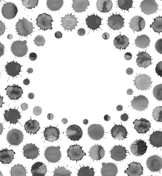 Beyaz daire kare siyah sprey boya lekesi ile.