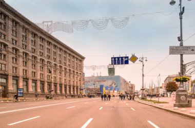Kiev - Khreshchatyk'a merkezi sokak. İnsanlar street yürüyüş.
