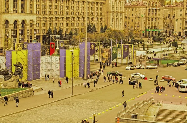 Bağımsızlık Meydanı Ukrayna Kiev merkezi kare var. Bağımsızlık Meydanı veya Kiev en popüler yerlerden meydan.