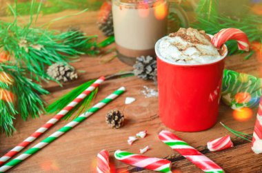 Baston şekerler ile sıcak kakao.