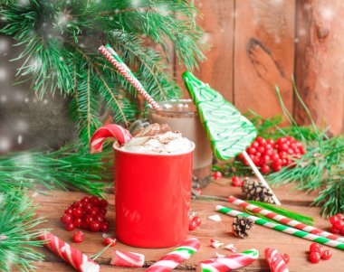 Baston şekerler ile sıcak kakao.