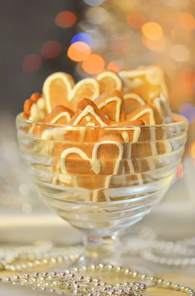 Bolachas coloridas em forma de coração. fundo de cookies Valentine — Fotografia de Stock