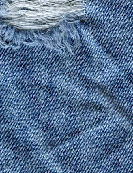 Vista da vicino tessuto denim pulito blu. Texture di jeans strappati blu — Foto Stock