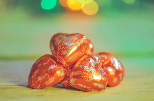 Doces de chocolate em forma de coração. doces corações de chocolate vermelho — Fotografia de Stock