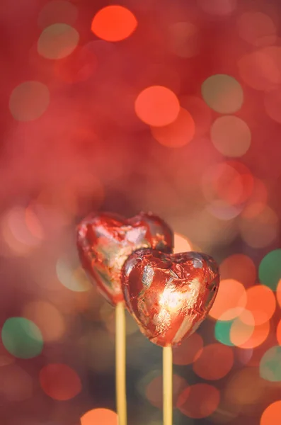 Doces de chocolate em forma de coração. doces corações de chocolate vermelho — Fotografia de Stock