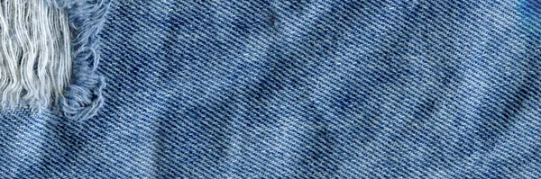 Blauw denim jean textuur achtergrond. Jeans gescheurd stof textuur — Stockfoto