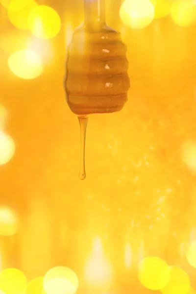 Sweet amber flower honey flows. Honey flow dropping — Stok fotoğraf