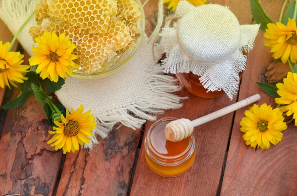 Dulce Miel Peine Frascos Miel Panal Abeja Sobre Mesa Madera — Foto de Stock