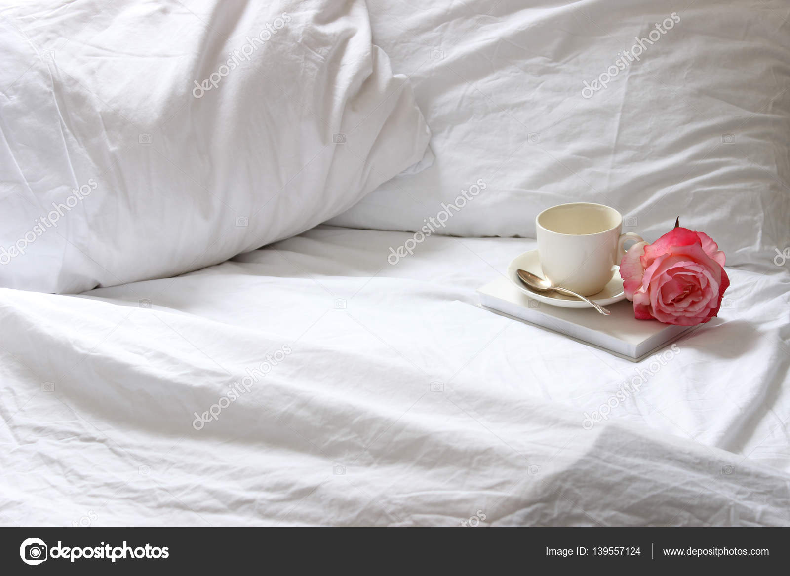 Kaffee im Bett  Stockfoto  MPPLLC 139557124