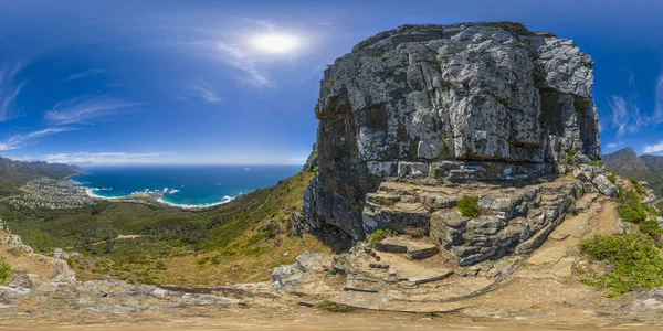 Teljes 360 virutal valóság oroszlán fej és a Table Mountain csúcsok Cape Town, Dél-afrikai Köztársaság — Stock Fotó