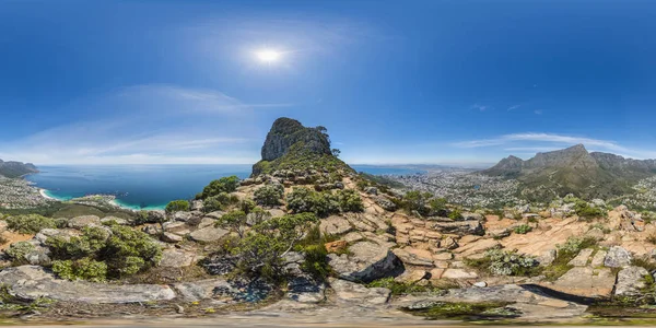 Aslanlar kafa ve tablo dağ zirveleri Cape Town, Güney Afrika için 360 virutal gerçekliği tam — Stok fotoğraf