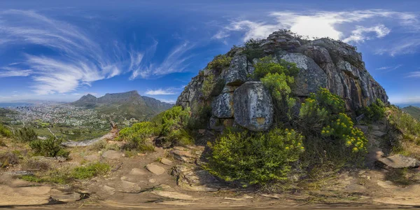 Teljes 360 virutal valóság oroszlán fej és a Table Mountain csúcsok Cape Town, Dél-afrikai Köztársaság — Stock Fotó