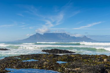 Okyanus boyunca masa Dağı