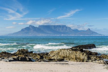 Okyanus boyunca masa Dağı