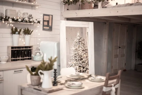 Ev yapımı yemek. Modern mutfak iç tasarımı.