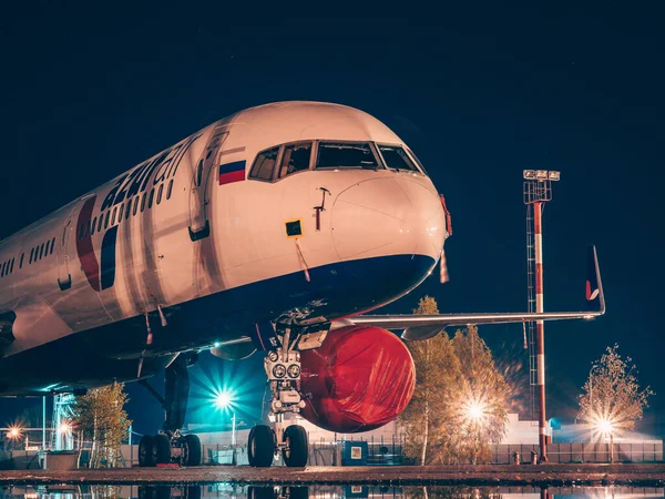 Russland Krasnojarsk 2020 Flughafen Jemeljanowo Boeing 757 Nachtaufnahme Mit Einem — Stockfoto