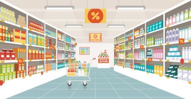 Alışveriş arabalı süpermarket koridoru