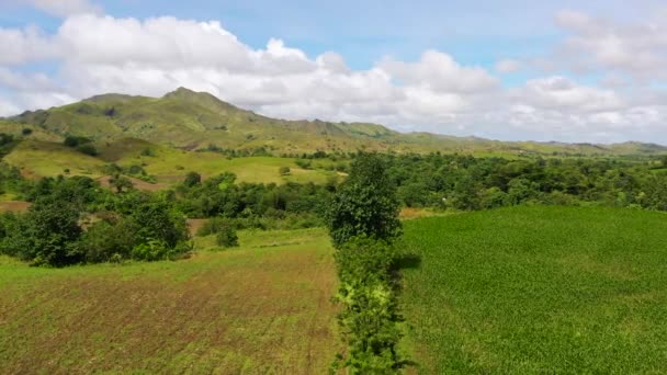 Beautiful landscape on the island of Luzon, aerial view. Green hills and mountains. — Stock video