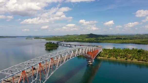 Panoramisch uitzicht op de San Juanico brug, de langste brug van het land. Het verbindt de Samar en Leyte eilanden in de Visayas regio. — Stockvideo